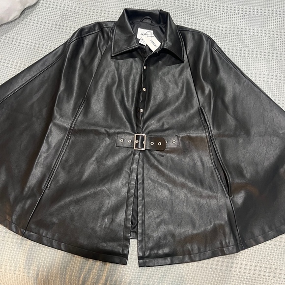 ❌❌SOLD❌❌⭐️Jason Wu Faux Leather Cape ⭐️ - Picture 1 of 11